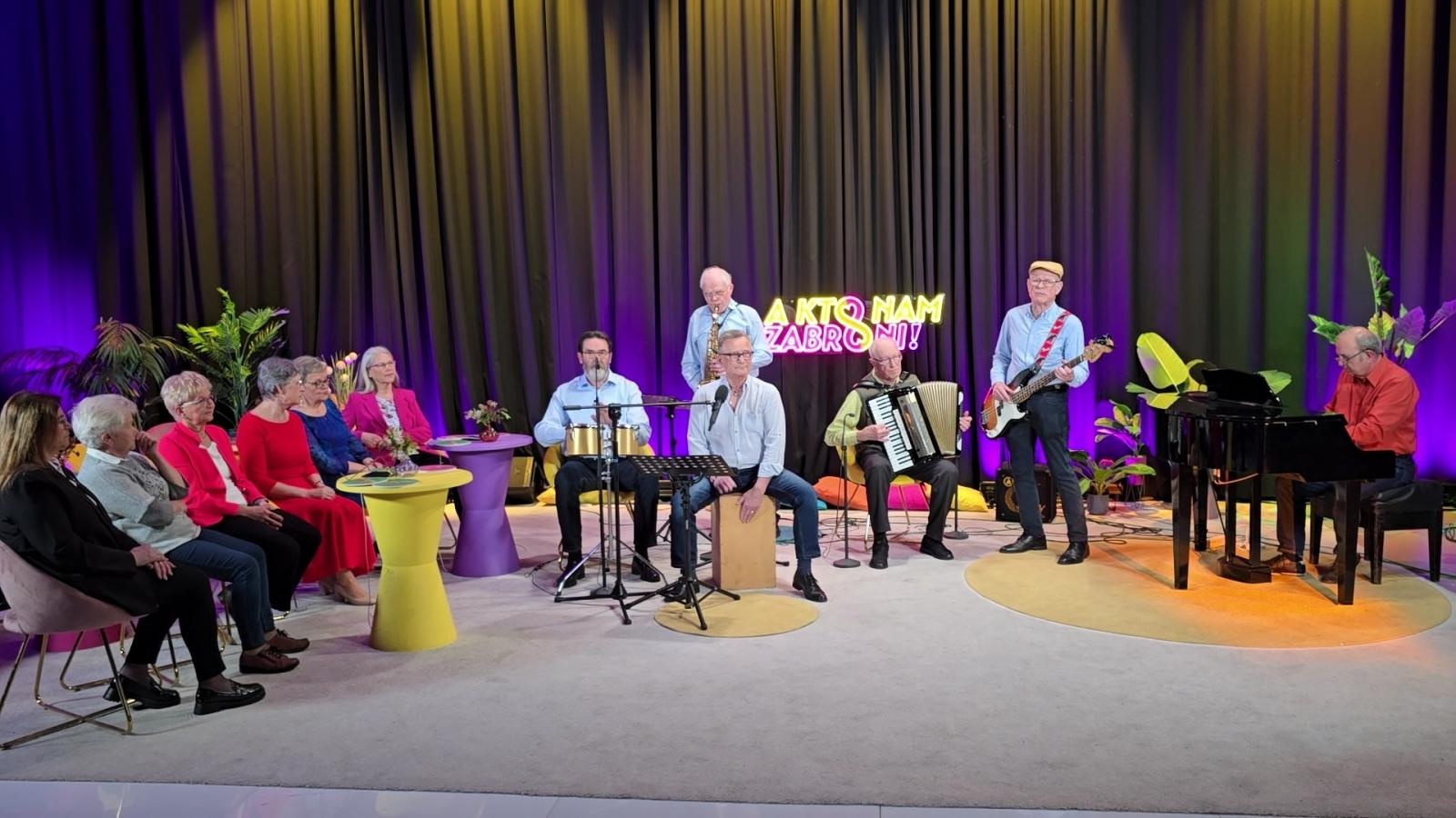 Zdjęcie w galerii na portalu naszraciborz.pl: Zespół 60 PLUS z nową energią i sukcesem w telewizji wiadomości z regionu