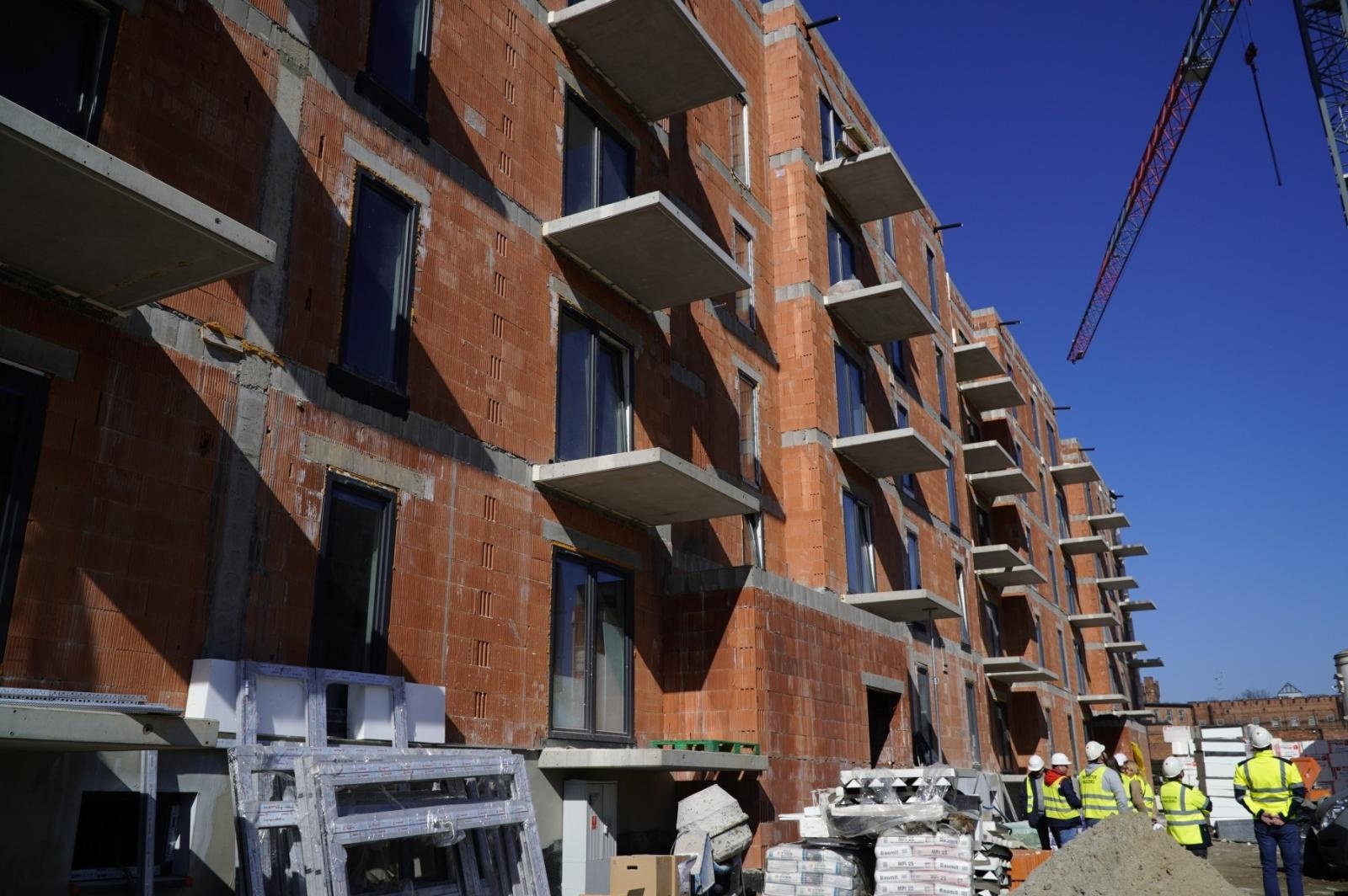 Zdjęcie w galerii na portalu naszraciborz.pl: Wizytacja terenowa inwestycji mieszkaniowej przy ulicy Łąkowej. Można składać wnioski wiadomości z regionu