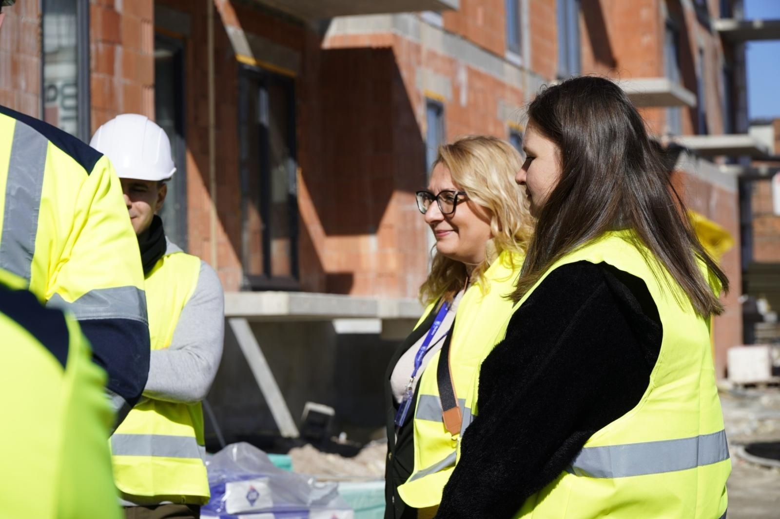 Zdjęcie w galerii na portalu naszraciborz.pl: Wizytacja terenowa inwestycji mieszkaniowej przy ulicy Łąkowej. Można składać wnioski wiadomości z regionu