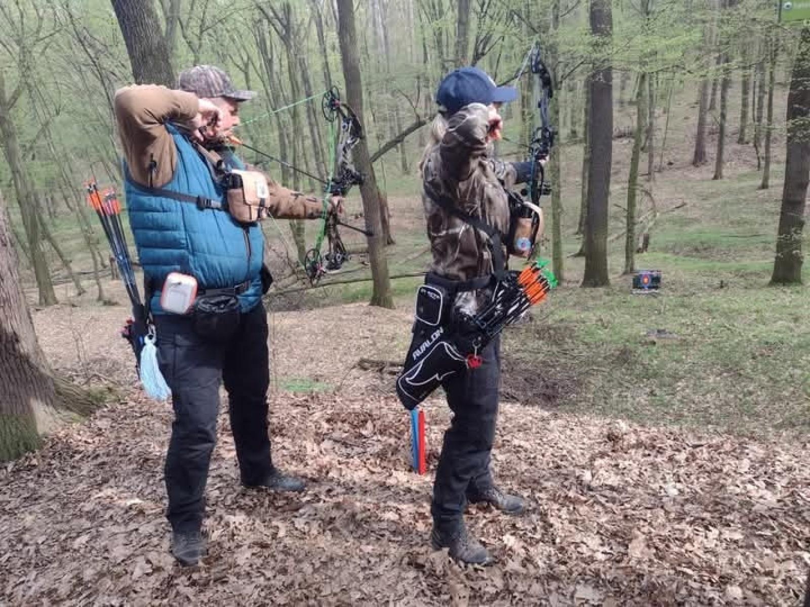 Zdjęcie w galerii na portalu naszraciborz.pl: Relacja z zawodów łuczniczych Raciborskie 7 i pół D – strzała tradycji w sercu lasów Obora wiadomości z regionu