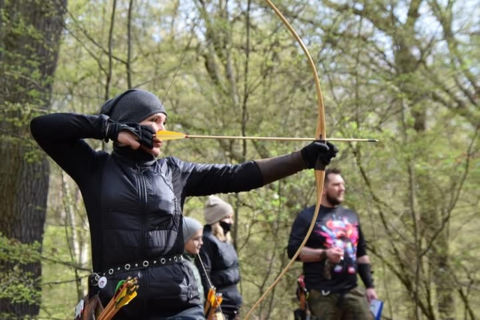 Zdjęcie w galerii na portalu naszraciborz.pl: Relacja z zawodów łuczniczych Raciborskie 7 i pół D – strzała tradycji w sercu lasów Obora wiadomości z regionu