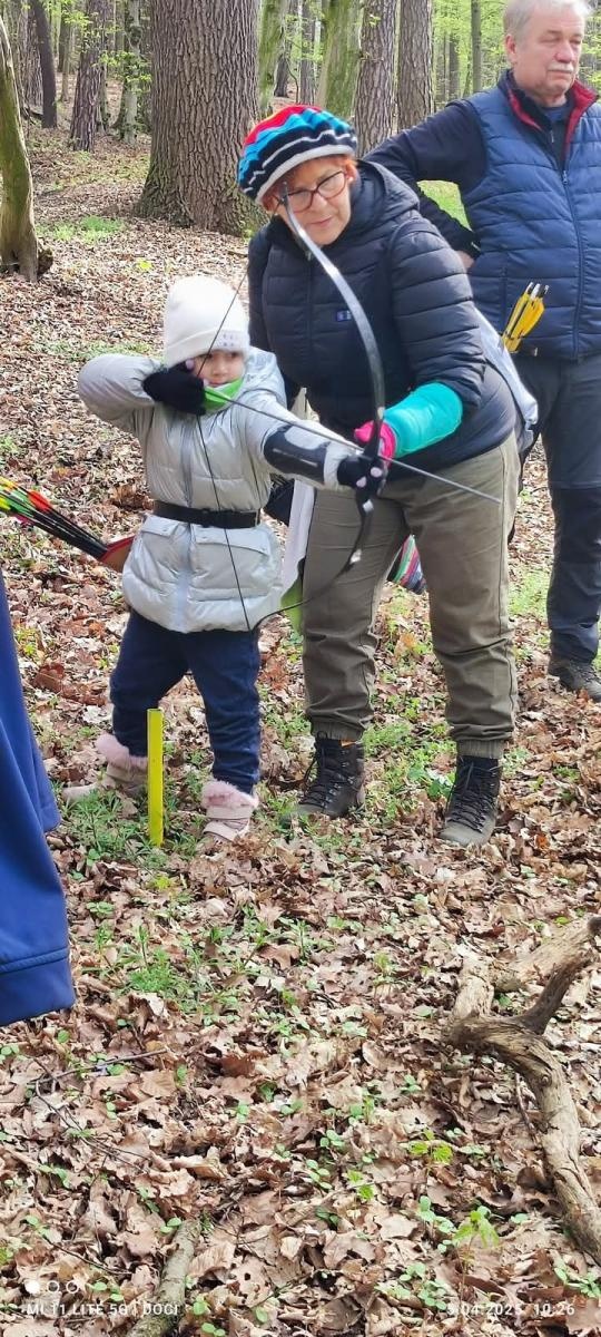 Zdjęcie w galerii na portalu naszraciborz.pl: Relacja z zawodów łuczniczych Raciborskie 7 i pół D – strzała tradycji w sercu lasów Obora wiadomości z regionu