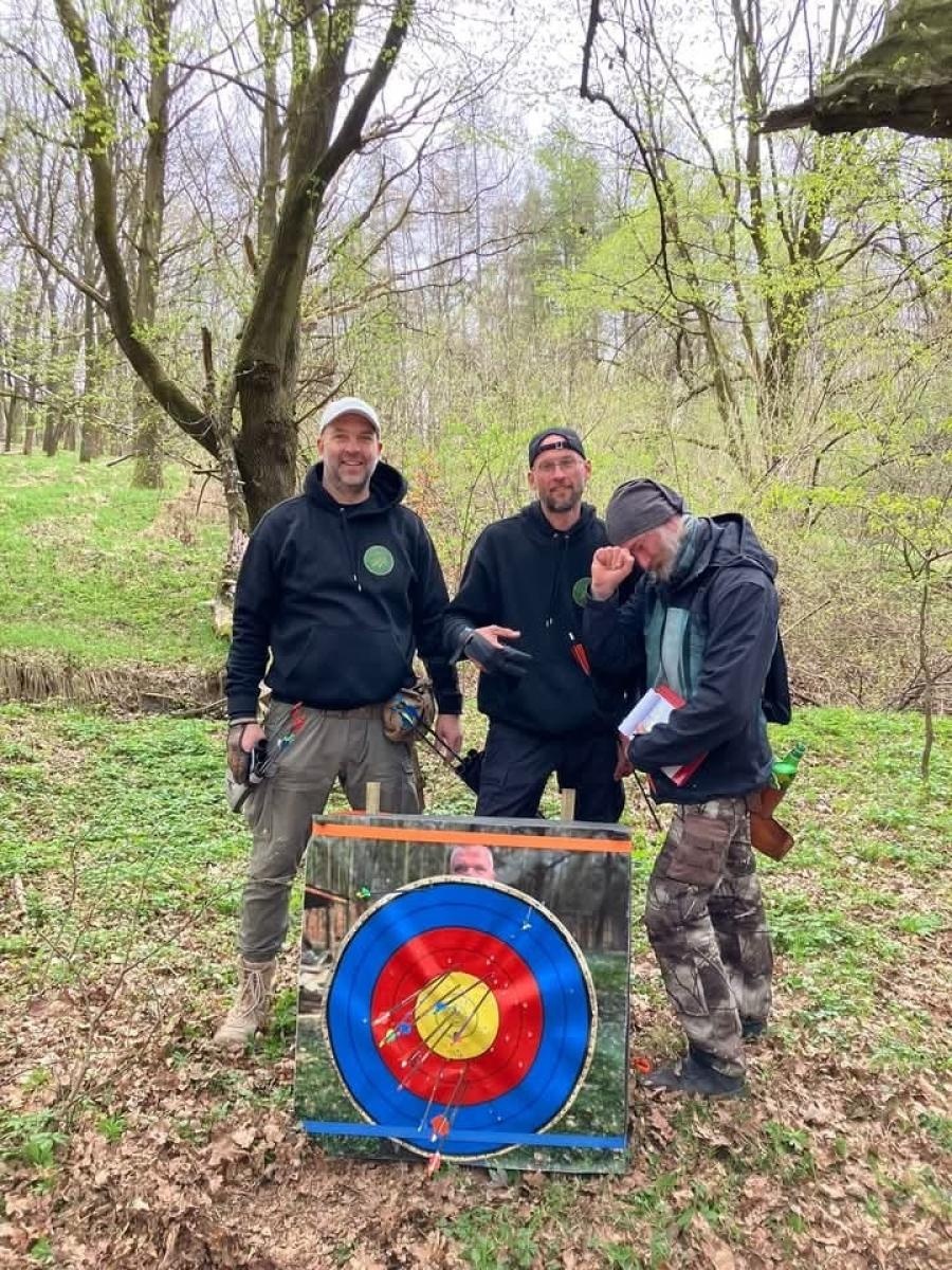 Zdjęcie w galerii na portalu naszraciborz.pl: Relacja z zawodów łuczniczych Raciborskie 7 i pół D – strzała tradycji w sercu lasów Obora wiadomości z regionu
