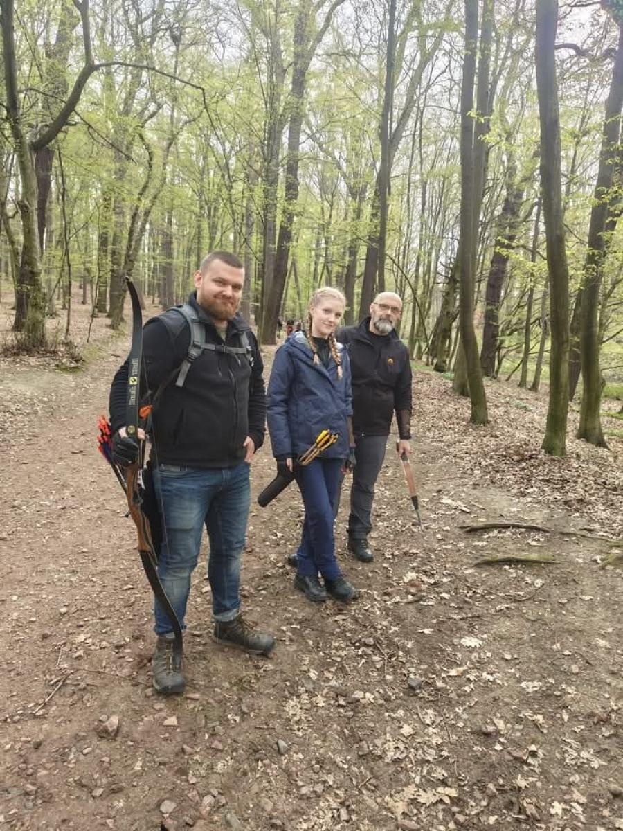 Zdjęcie w galerii na portalu naszraciborz.pl: Relacja z zawodów łuczniczych Raciborskie 7 i pół D – strzała tradycji w sercu lasów Obora wiadomości z regionu