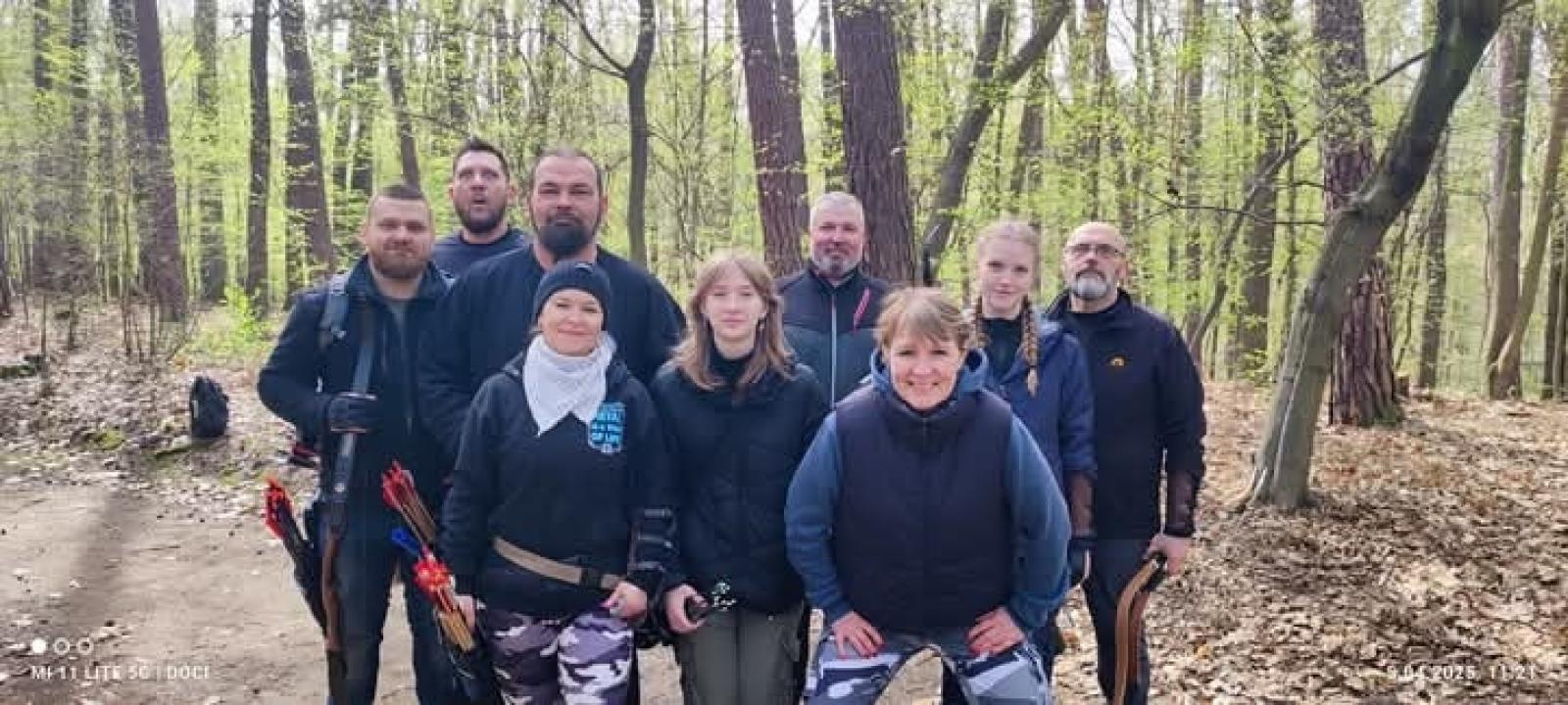 Zdjęcie w galerii na portalu naszraciborz.pl: Relacja z zawodów łuczniczych Raciborskie 7 i pół D – strzała tradycji w sercu lasów Obora wiadomości z regionu