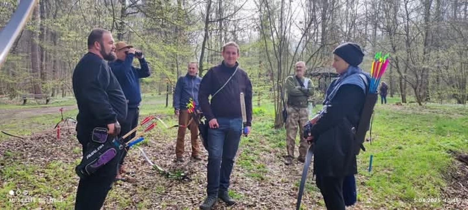 Zdjęcie w galerii na portalu naszraciborz.pl: Relacja z zawodów łuczniczych Raciborskie 7 i pół D – strzała tradycji w sercu lasów Obora wiadomości z regionu