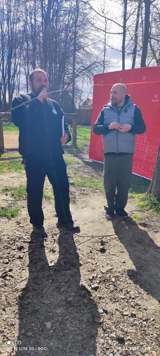 Zdjęcie w galerii na portalu naszraciborz.pl: Relacja z zawodów łuczniczych Raciborskie 7 i pół D – strzała tradycji w sercu lasów Obora wiadomości z regionu