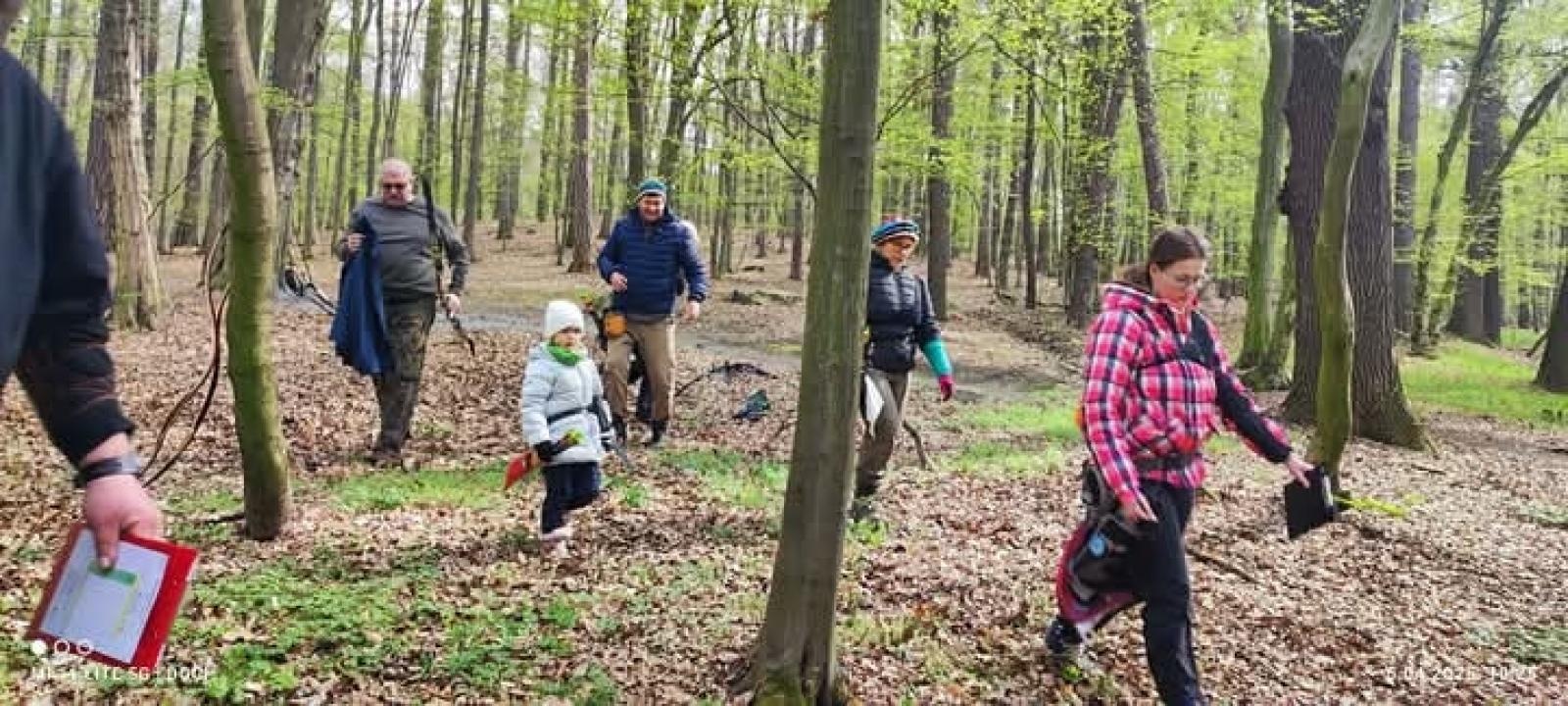 Zdjęcie w galerii na portalu naszraciborz.pl: Relacja z zawodów łuczniczych Raciborskie 7 i pół D – strzała tradycji w sercu lasów Obora wiadomości z regionu
