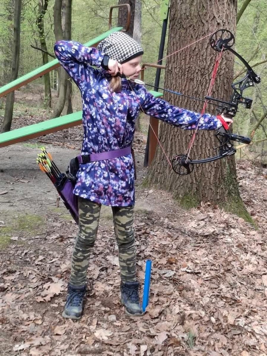 Zdjęcie w galerii na portalu naszraciborz.pl: Relacja z zawodów łuczniczych Raciborskie 7 i pół D – strzała tradycji w sercu lasów Obora wiadomości z regionu