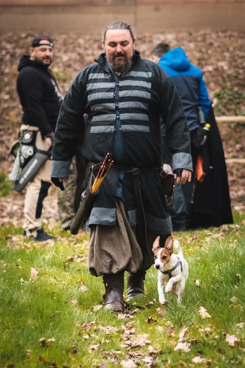 Zdjęcie w galerii na portalu naszraciborz.pl: Relacja z zawodów łuczniczych Raciborskie 7 i pół D – strzała tradycji w sercu lasów Obora wiadomości z regionu