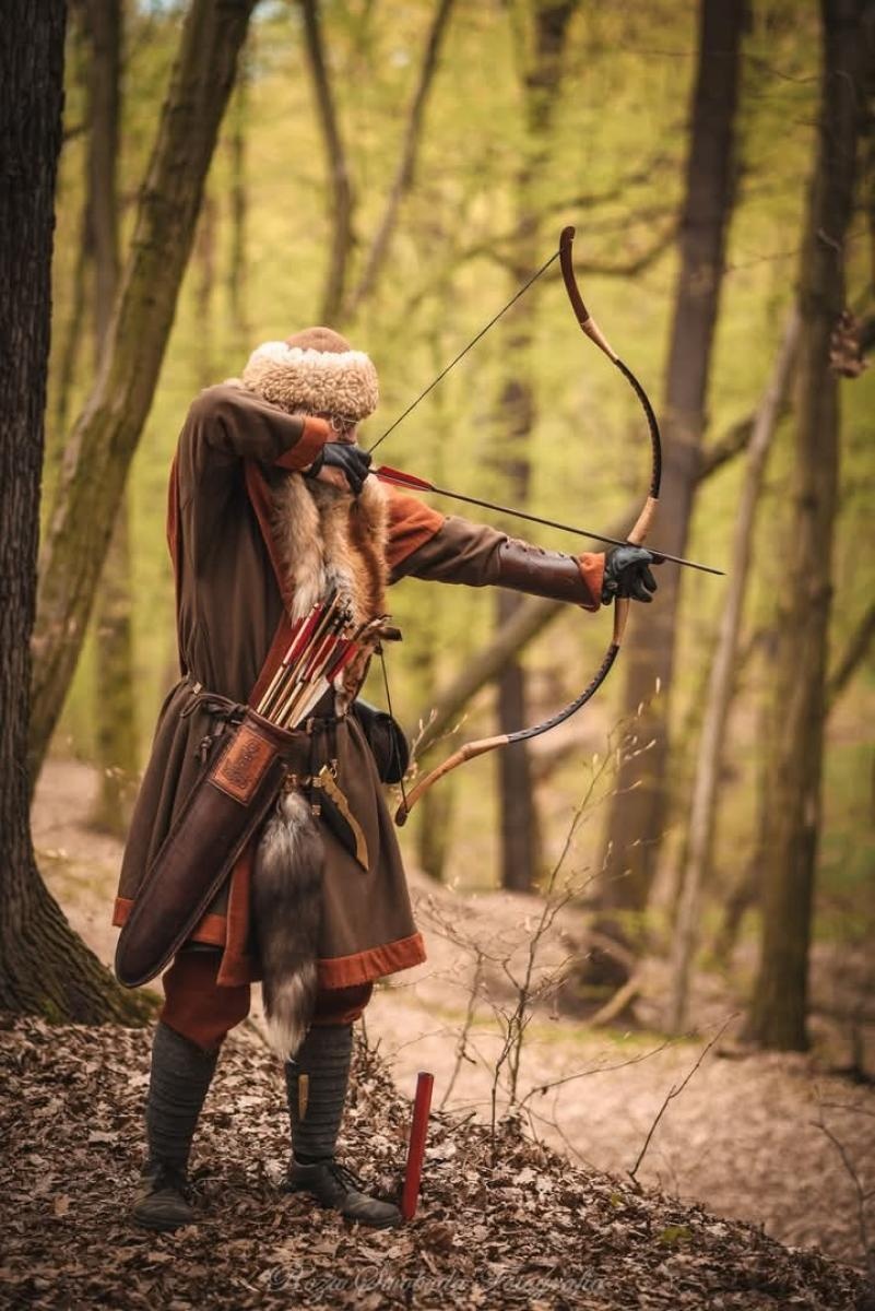 Zdjęcie w galerii na portalu naszraciborz.pl: Relacja z zawodów łuczniczych Raciborskie 7 i pół D – strzała tradycji w sercu lasów Obora wiadomości z regionu