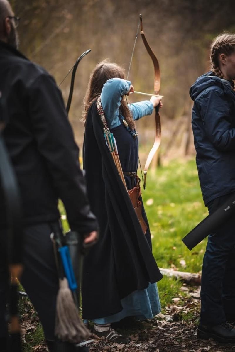 Zdjęcie w galerii na portalu naszraciborz.pl: Relacja z zawodów łuczniczych Raciborskie 7 i pół D – strzała tradycji w sercu lasów Obora wiadomości z regionu