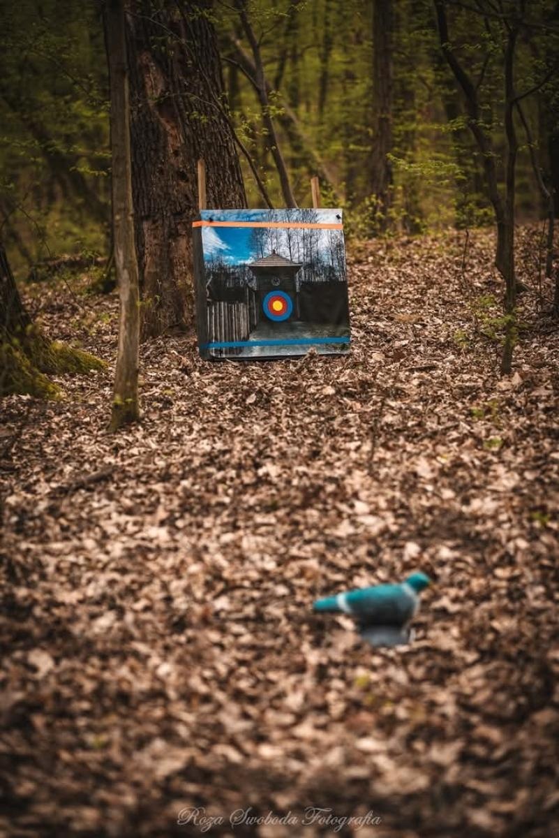 Zdjęcie w galerii na portalu naszraciborz.pl: Relacja z zawodów łuczniczych Raciborskie 7 i pół D – strzała tradycji w sercu lasów Obora wiadomości z regionu