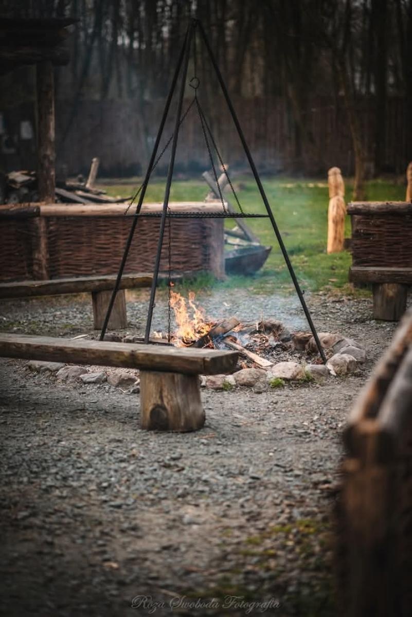Zdjęcie w galerii na portalu naszraciborz.pl: Relacja z zawodów łuczniczych Raciborskie 7 i pół D – strzała tradycji w sercu lasów Obora wiadomości z regionu