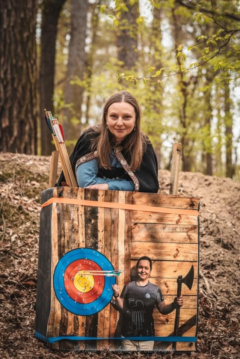 Zdjęcie w galerii na portalu naszraciborz.pl: Relacja z zawodów łuczniczych Raciborskie 7 i pół D – strzała tradycji w sercu lasów Obora wiadomości z regionu