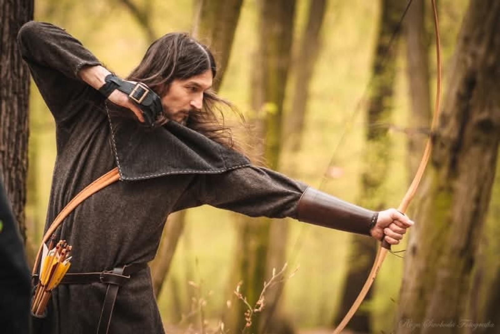 Zdjęcie w galerii na portalu naszraciborz.pl: Relacja z zawodów łuczniczych Raciborskie 7 i pół D – strzała tradycji w sercu lasów Obora wiadomości z regionu