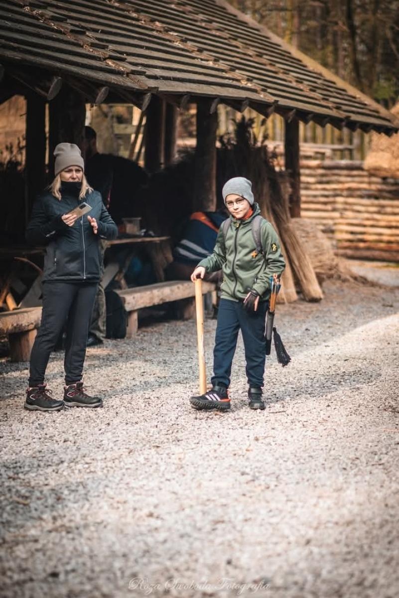 Zdjęcie w galerii na portalu naszraciborz.pl: Relacja z zawodów łuczniczych Raciborskie 7 i pół D – strzała tradycji w sercu lasów Obora wiadomości z regionu