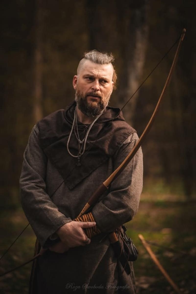 Zdjęcie w galerii na portalu naszraciborz.pl: Relacja z zawodów łuczniczych Raciborskie 7 i pół D – strzała tradycji w sercu lasów Obora wiadomości z regionu