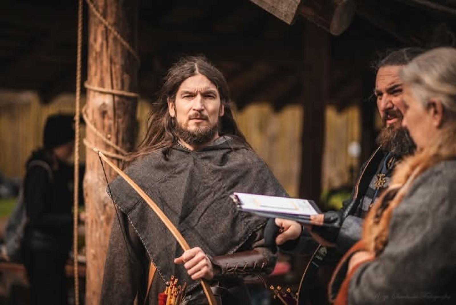 Zdjęcie w galerii na portalu naszraciborz.pl: Relacja z zawodów łuczniczych Raciborskie 7 i pół D – strzała tradycji w sercu lasów Obora wiadomości z regionu