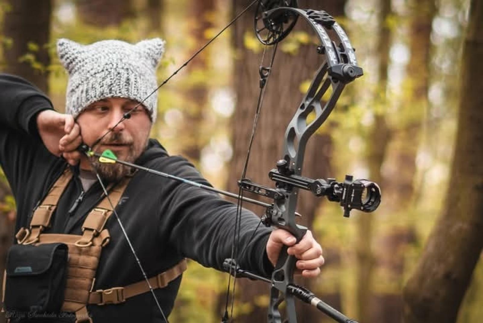 Zdjęcie w galerii na portalu naszraciborz.pl: Relacja z zawodów łuczniczych Raciborskie 7 i pół D – strzała tradycji w sercu lasów Obora wiadomości z regionu