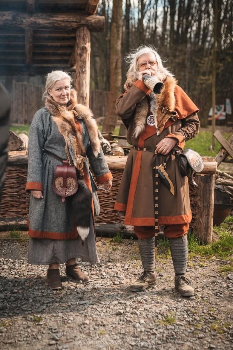 Zdjęcie w galerii na portalu naszraciborz.pl: Relacja z zawodów łuczniczych Raciborskie 7 i pół D – strzała tradycji w sercu lasów Obora wiadomości z regionu