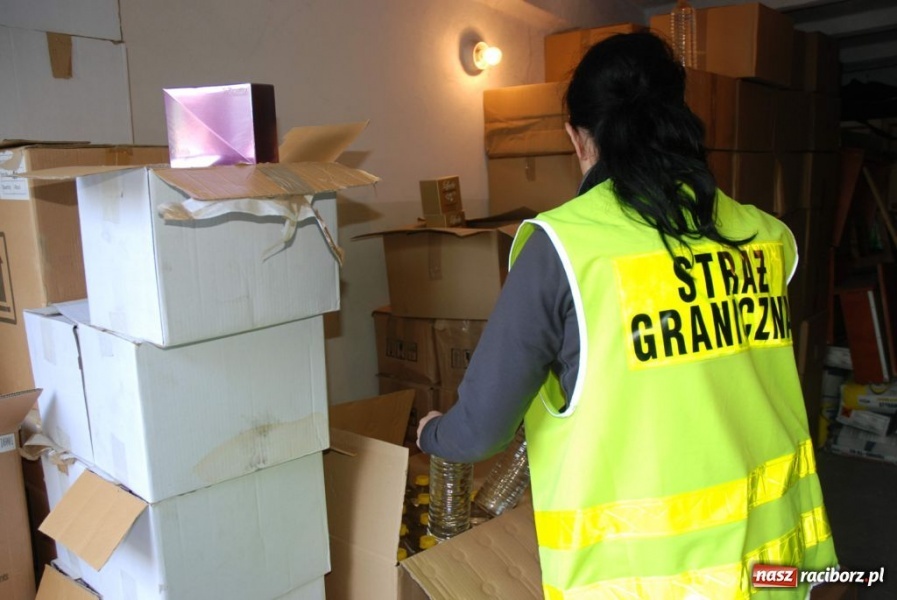 Zdjęcie w galerii na portalu naszraciborz.pl: Dwie tony tytoniu w garażu wiadomości z regionu