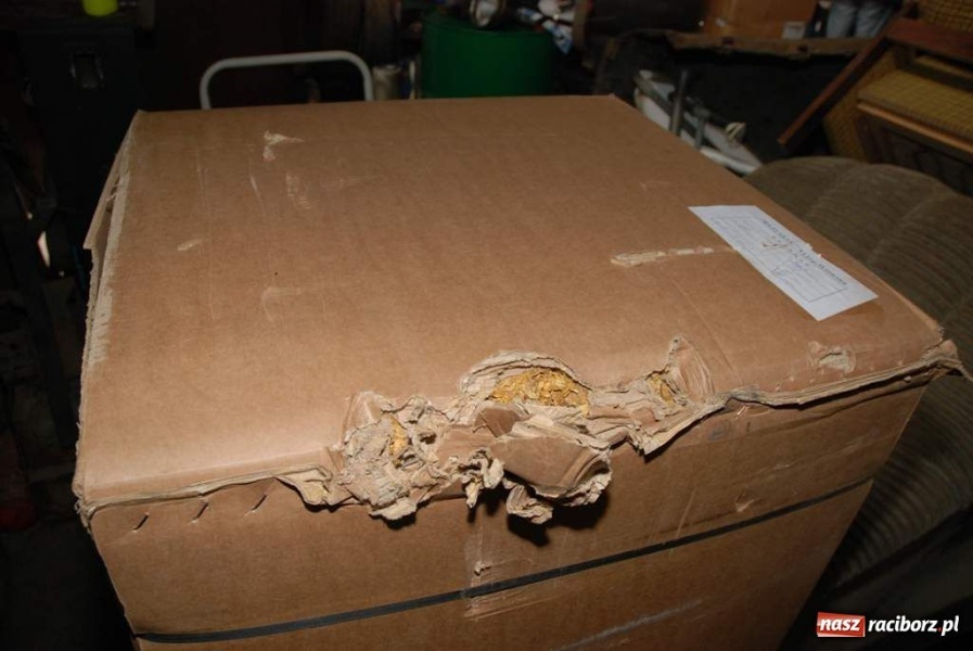 Zdjęcie w galerii na portalu naszraciborz.pl: Dwie tony tytoniu w garażu wiadomości z regionu