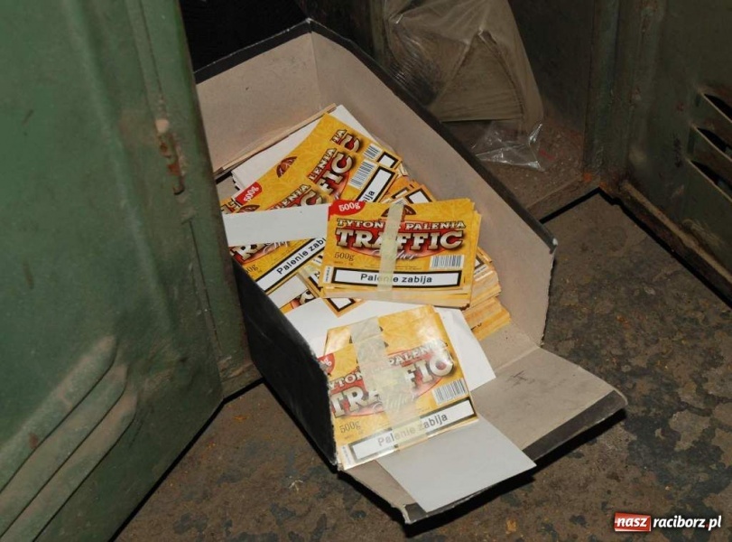 Zdjęcie w galerii na portalu naszraciborz.pl: Dwie tony tytoniu w garażu wiadomości z regionu