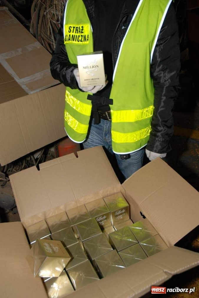 Zdjęcie w galerii na portalu naszraciborz.pl: Dwie tony tytoniu w garażu wiadomości z regionu