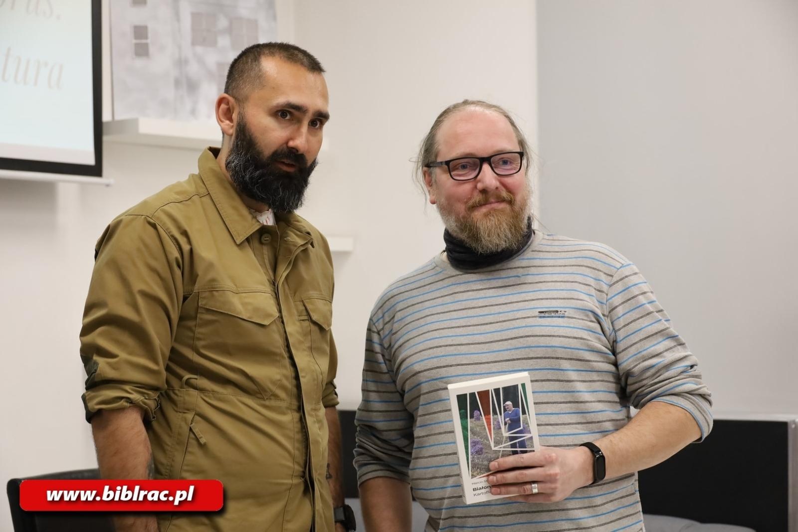 Zdjęcie w galerii na portalu naszraciborz.pl: Nigdy więcej wojny! Popularny youtuber Marcin Strzyżewski w bibliotece wiadomości z regionu