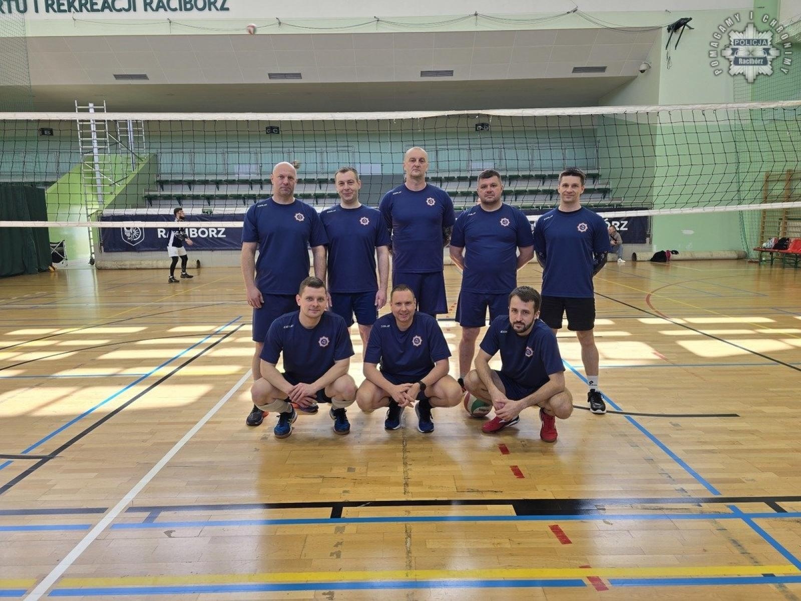 Zdjęcie w galerii na portalu naszraciborz.pl: Siatkarska rywalizacja o puchar komendanta Straży Granicznej wiadomości z regionu