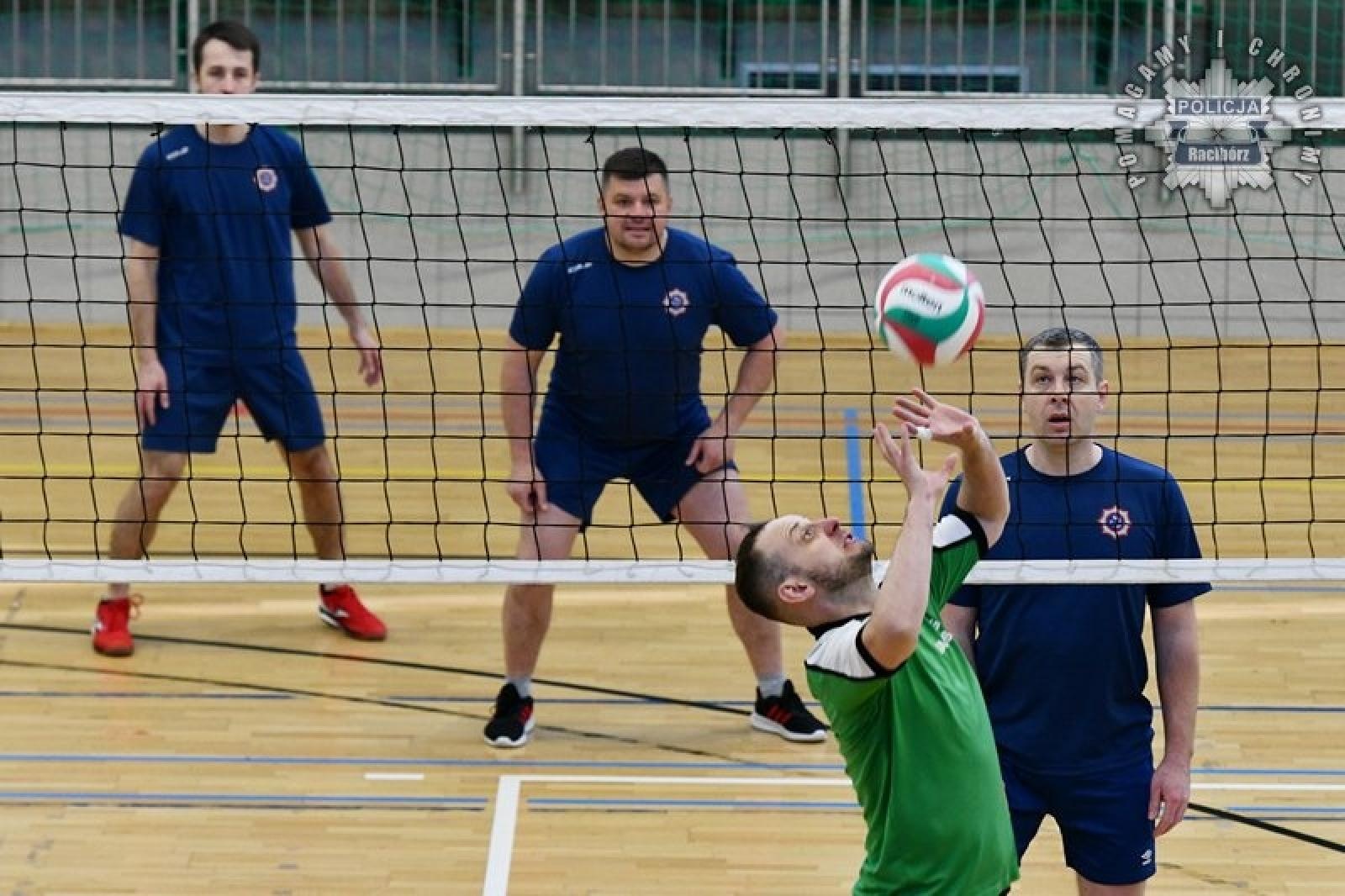 Zdjęcie w galerii na portalu naszraciborz.pl: Siatkarska rywalizacja o puchar komendanta Straży Granicznej wiadomości z regionu