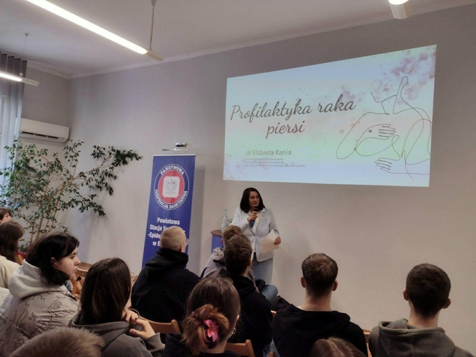 Zdjęcie w galerii na portalu naszraciborz.pl: Bezpieczeństwo zdrowotne – wspólna odpowiedzialność. Dzień otwarty w PSEE wiadomości z regionu