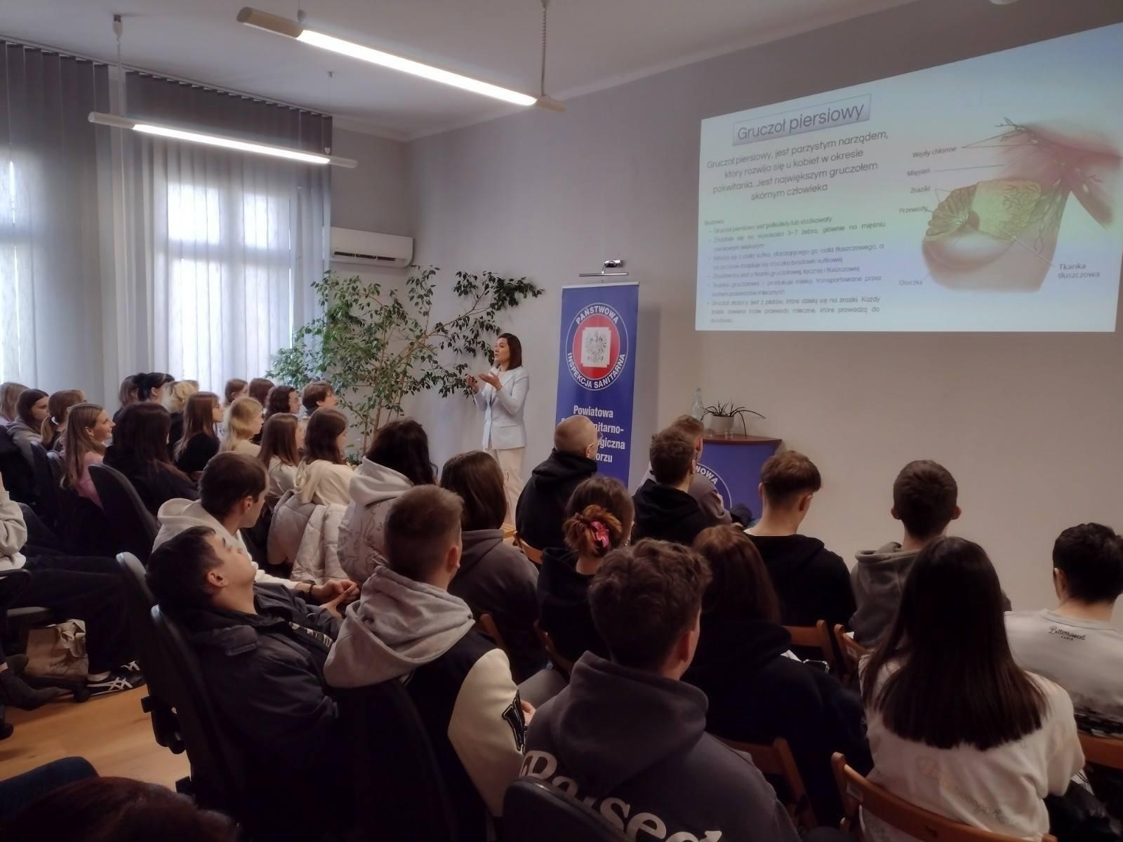 Zdjęcie w galerii na portalu naszraciborz.pl: Bezpieczeństwo zdrowotne – wspólna odpowiedzialność. Dzień otwarty w PSEE wiadomości z regionu