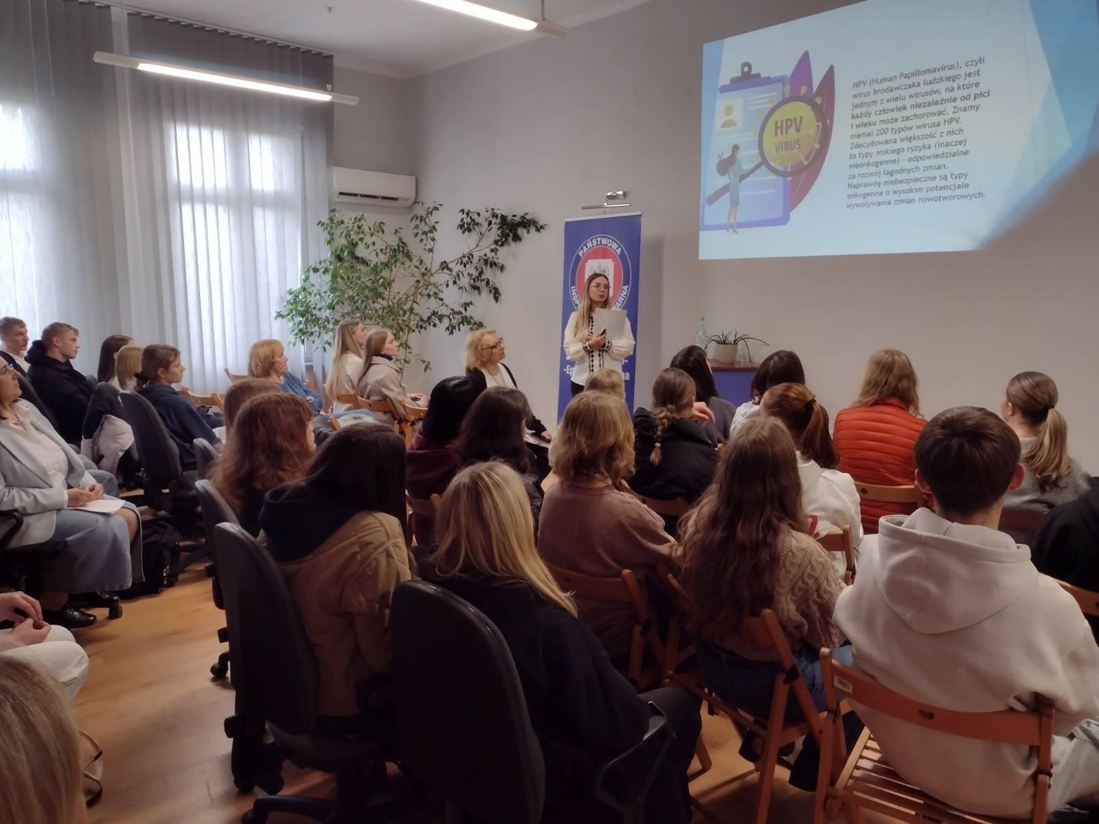 Zdjęcie w galerii na portalu naszraciborz.pl: Bezpieczeństwo zdrowotne – wspólna odpowiedzialność. Dzień otwarty w PSEE wiadomości z regionu