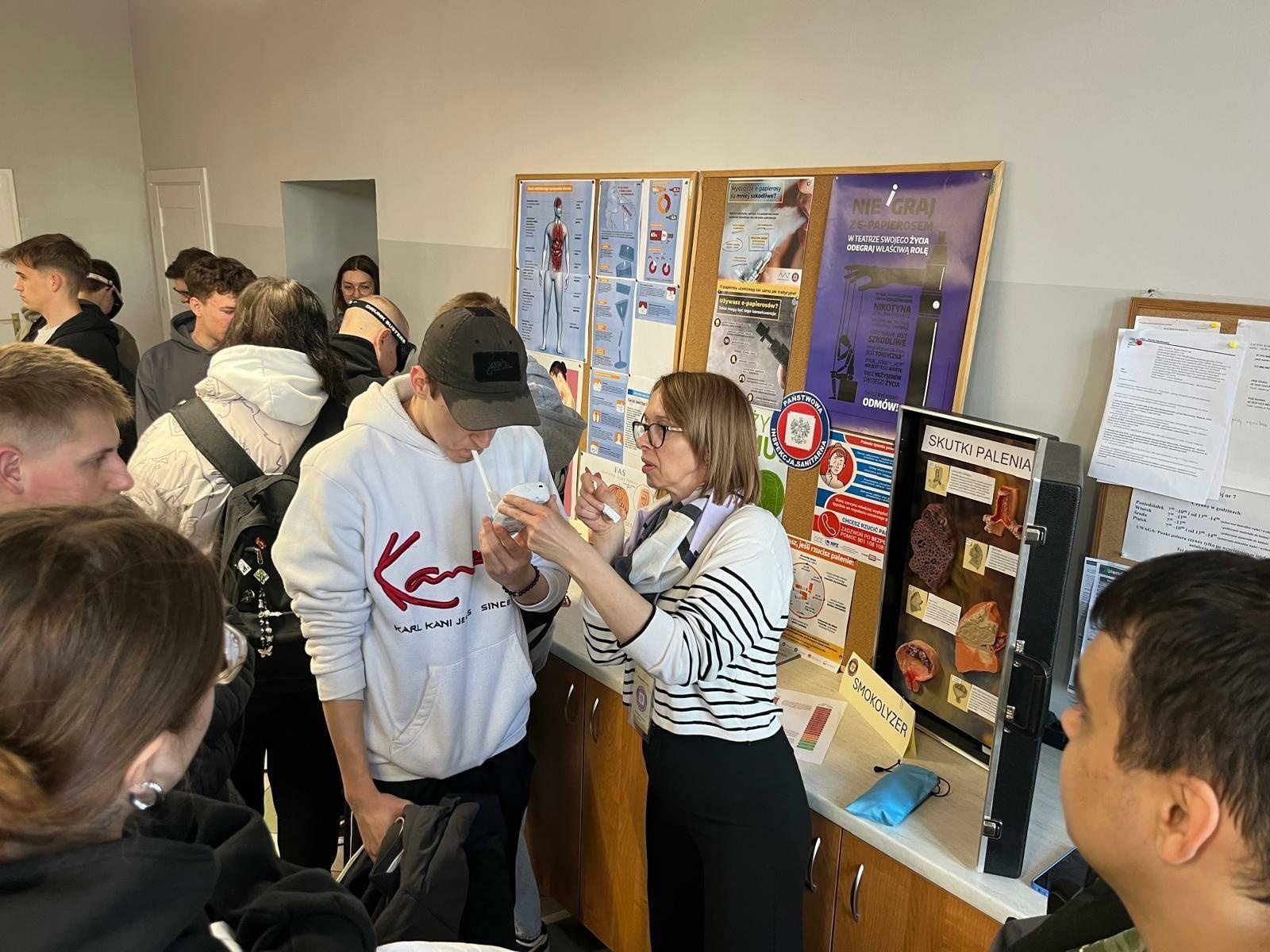 Zdjęcie w galerii na portalu naszraciborz.pl: Bezpieczeństwo zdrowotne – wspólna odpowiedzialność. Dzień otwarty w PSEE wiadomości z regionu