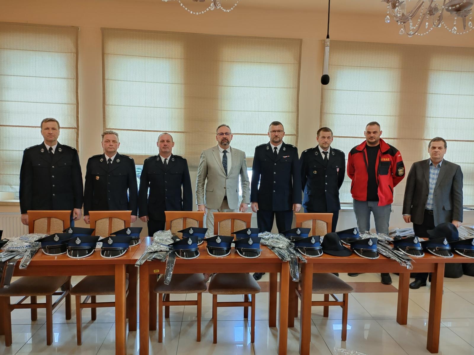 Zdjęcie w galerii na portalu naszraciborz.pl: Nowe mundury galowe i sprzęt dla jednostek OSP z terenu Gminy Nędza wiadomości z regionu