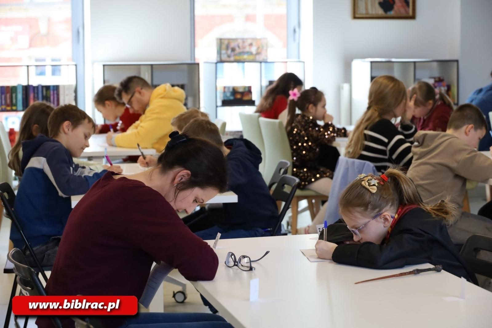 Zdjęcie w galerii na portalu naszraciborz.pl: 25 lat Harry'ego Pottera w Polsce - konkurs wiedzy rozstrzygnięty wiadomości z regionu