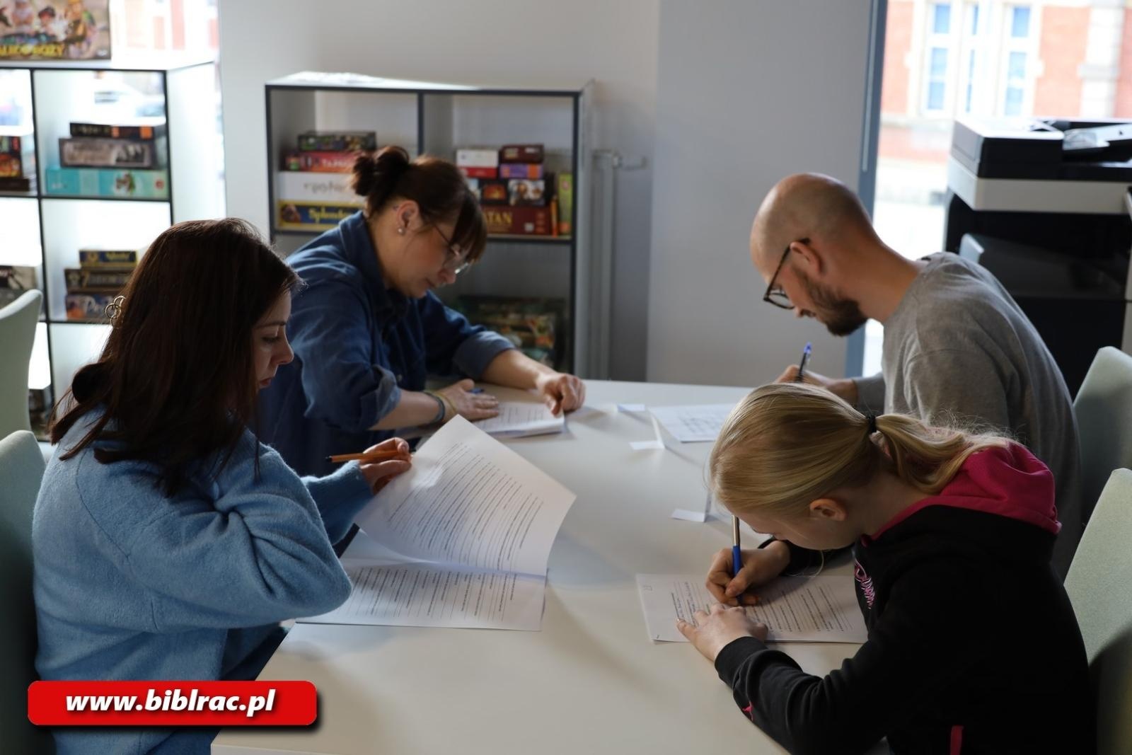 Zdjęcie w galerii na portalu naszraciborz.pl: 25 lat Harry'ego Pottera w Polsce - konkurs wiedzy rozstrzygnięty wiadomości z regionu