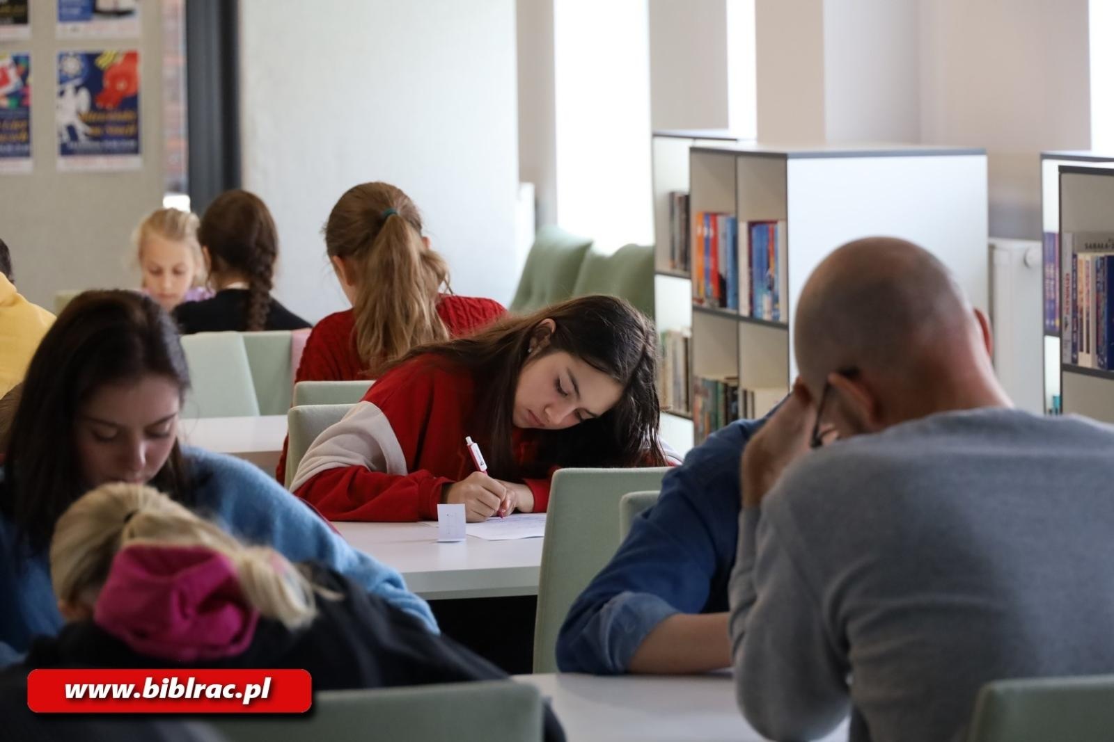 Zdjęcie w galerii na portalu naszraciborz.pl: 25 lat Harry'ego Pottera w Polsce - konkurs wiedzy rozstrzygnięty wiadomości z regionu