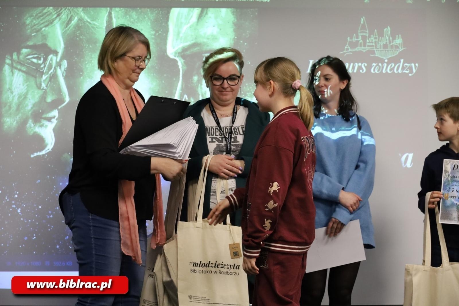 Zdjęcie w galerii na portalu naszraciborz.pl: 25 lat Harry'ego Pottera w Polsce - konkurs wiedzy rozstrzygnięty wiadomości z regionu