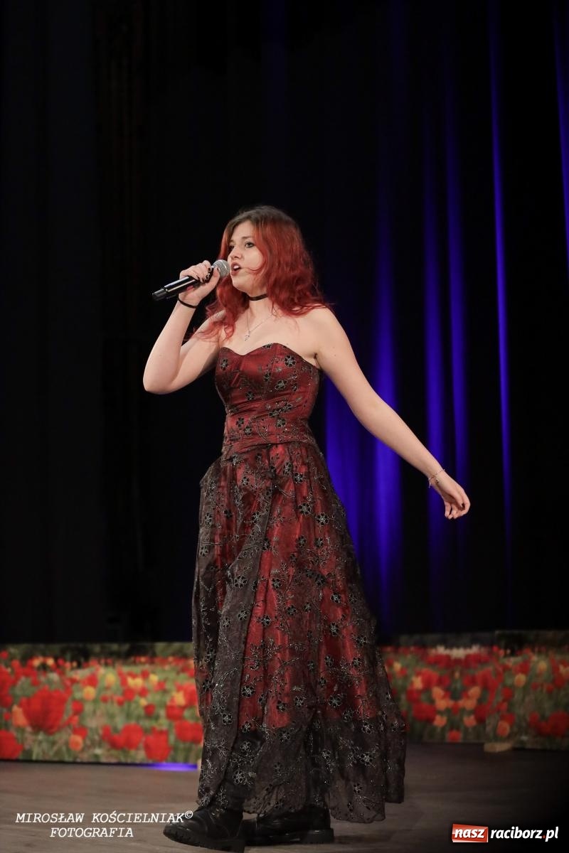 Zdjęcie w galerii na portalu naszraciborz.pl: Muzyka, pasja i język hiszpański – XI Ogólnopolski Konkurs Piosenki Hiszpańskojęzycznej rozstrzygnięty wiadomości z regionu