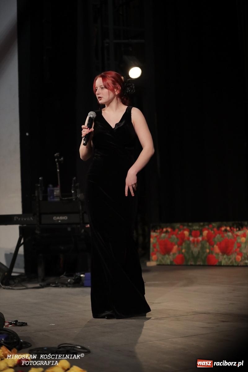 Zdjęcie w galerii na portalu naszraciborz.pl: Muzyka, pasja i język hiszpański – XI Ogólnopolski Konkurs Piosenki Hiszpańskojęzycznej rozstrzygnięty wiadomości z regionu