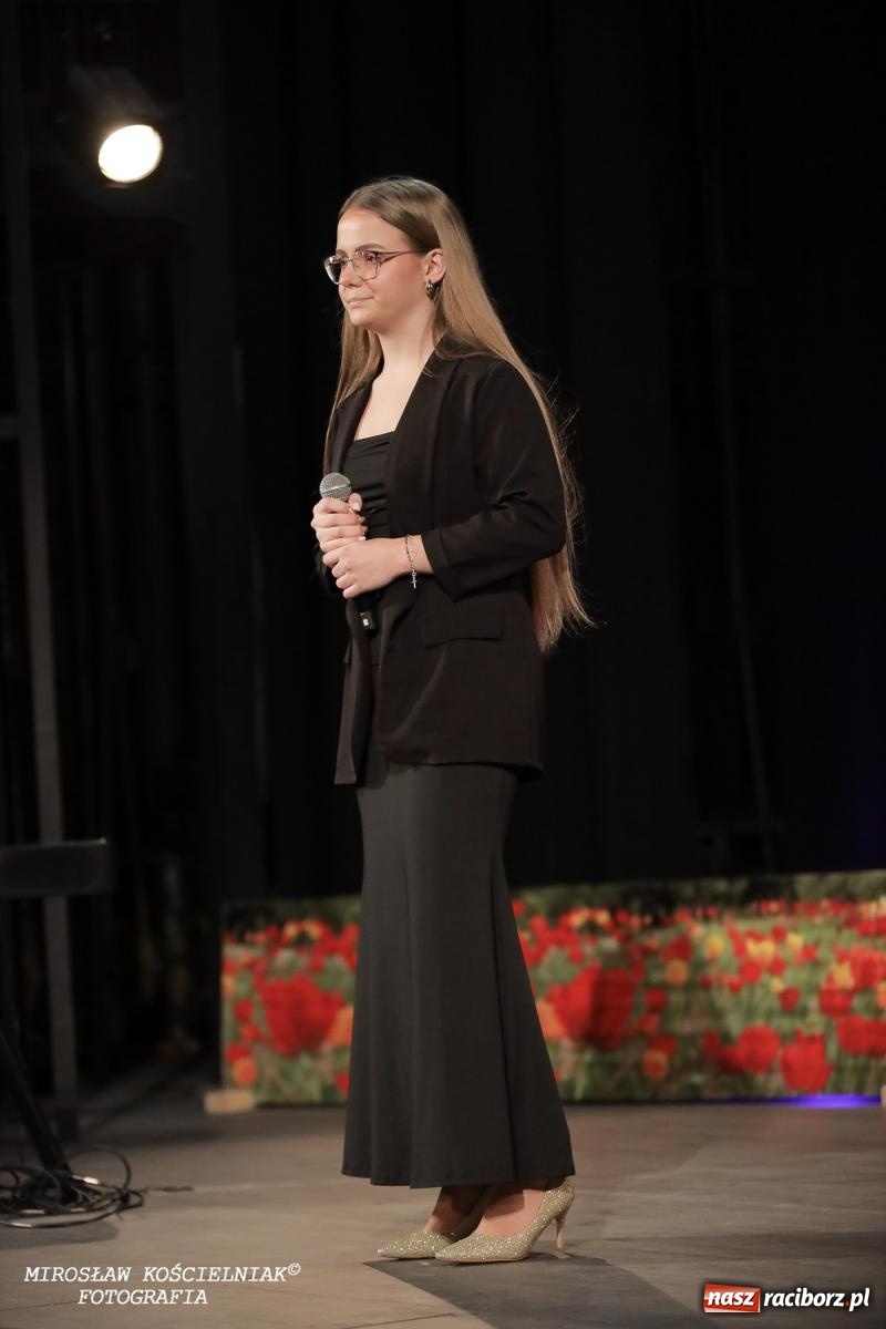 Zdjęcie w galerii na portalu naszraciborz.pl: Muzyka, pasja i język hiszpański – XI Ogólnopolski Konkurs Piosenki Hiszpańskojęzycznej rozstrzygnięty wiadomości z regionu