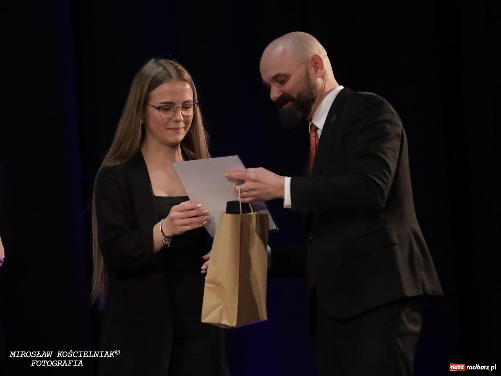 Zdjęcie w galerii na portalu naszraciborz.pl: Muzyka, pasja i język hiszpański – XI Ogólnopolski Konkurs Piosenki Hiszpańskojęzycznej rozstrzygnięty wiadomości z regionu