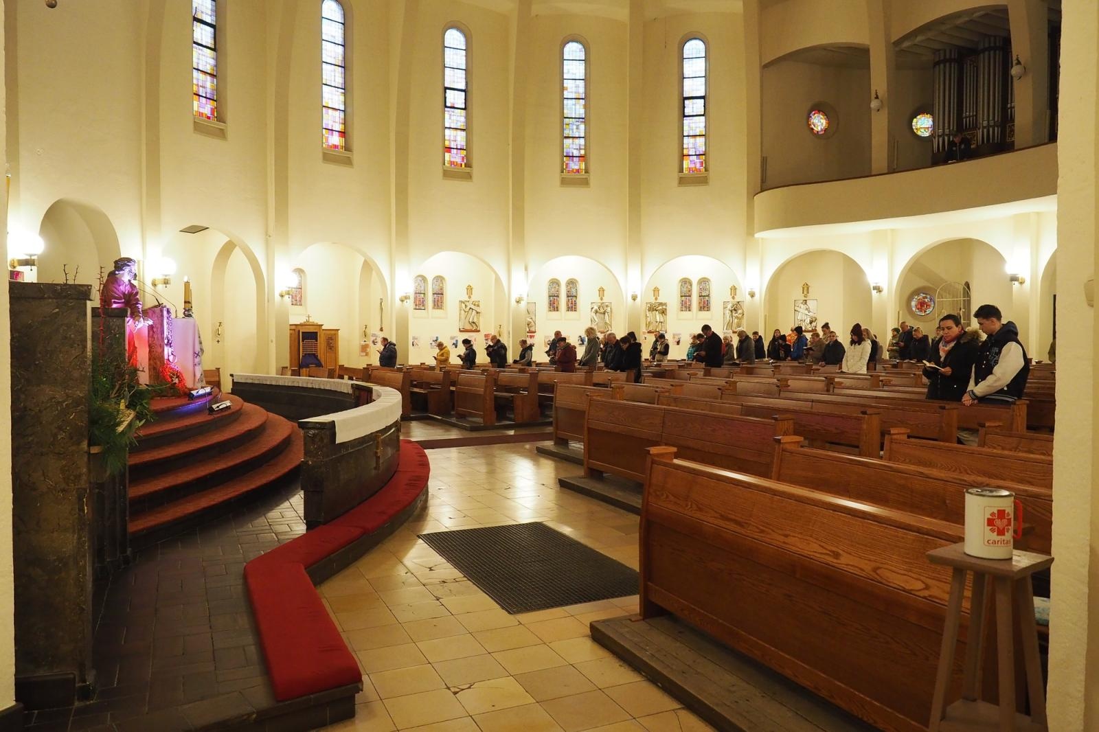 Zdjęcie w galerii na portalu naszraciborz.pl: Wyruszyli w ciszy – Ekstremalna Droga Krzyżowa z Raciborza już za nami wiadomości z regionu