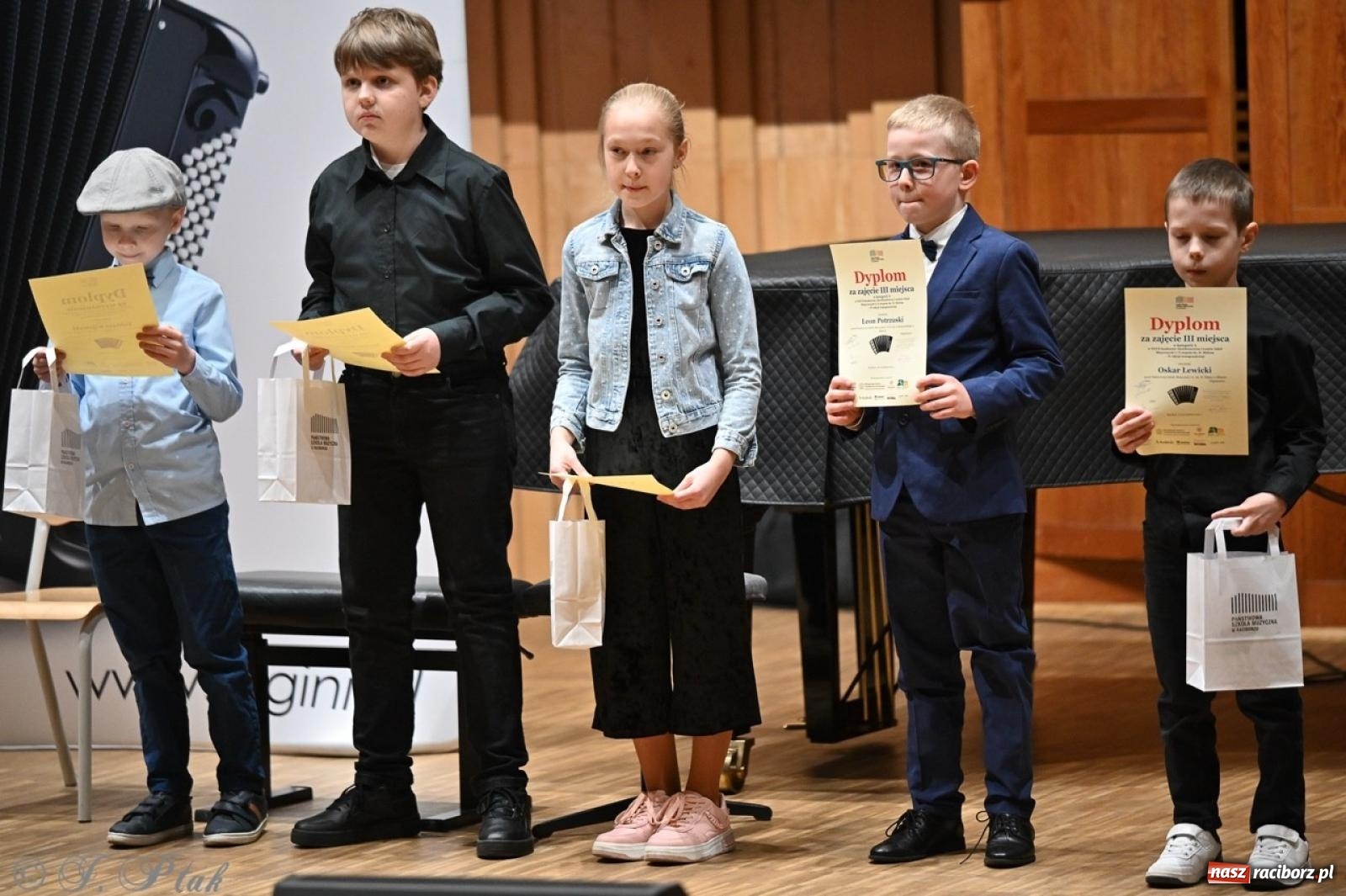 Zdjęcie w galerii na portalu naszraciborz.pl: Laureaci XXVII Konkursu Akordeonowego im. H. Malona zaprezentowali swój talent [FOTO i WIDEO] wiadomości z regionu