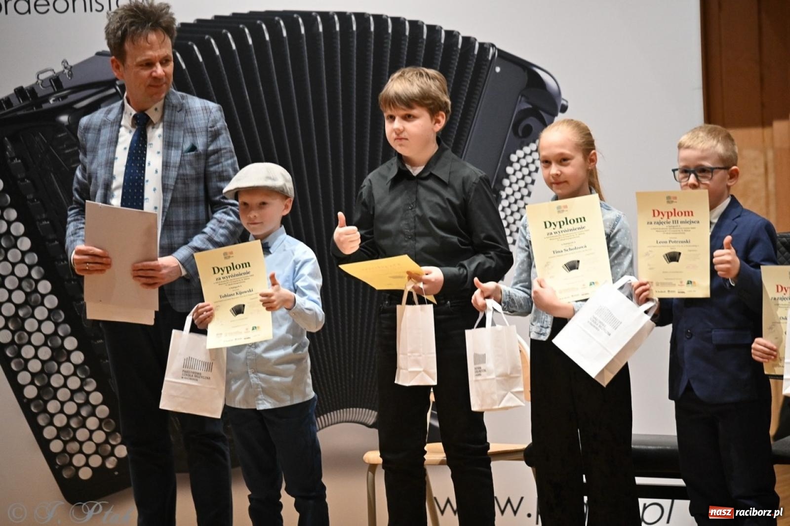 Zdjęcie w galerii na portalu naszraciborz.pl: Laureaci XXVII Konkursu Akordeonowego im. H. Malona zaprezentowali swój talent [FOTO i WIDEO] wiadomości z regionu