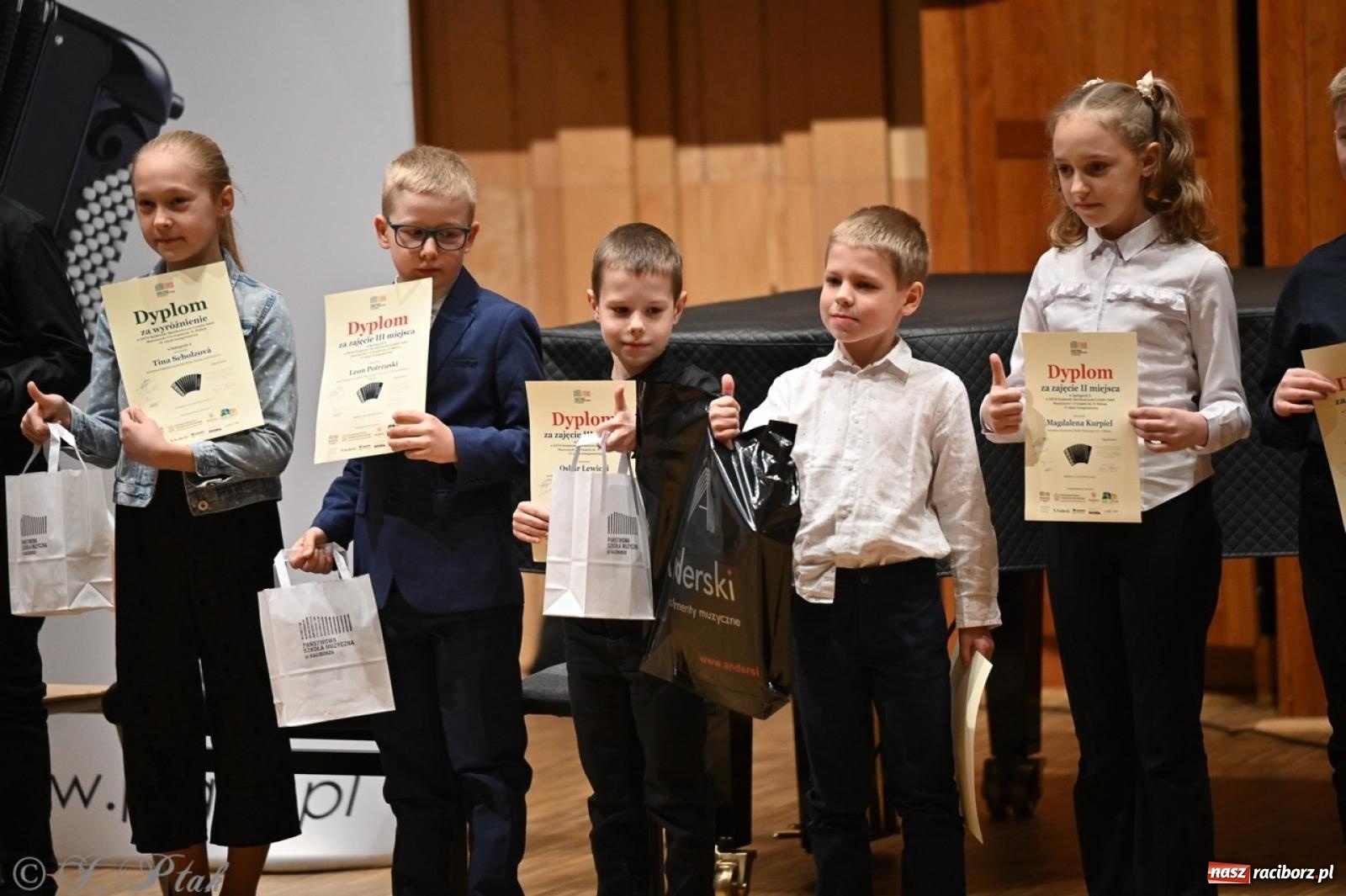 Zdjęcie w galerii na portalu naszraciborz.pl: Laureaci XXVII Konkursu Akordeonowego im. H. Malona zaprezentowali swój talent [FOTO i WIDEO] wiadomości z regionu