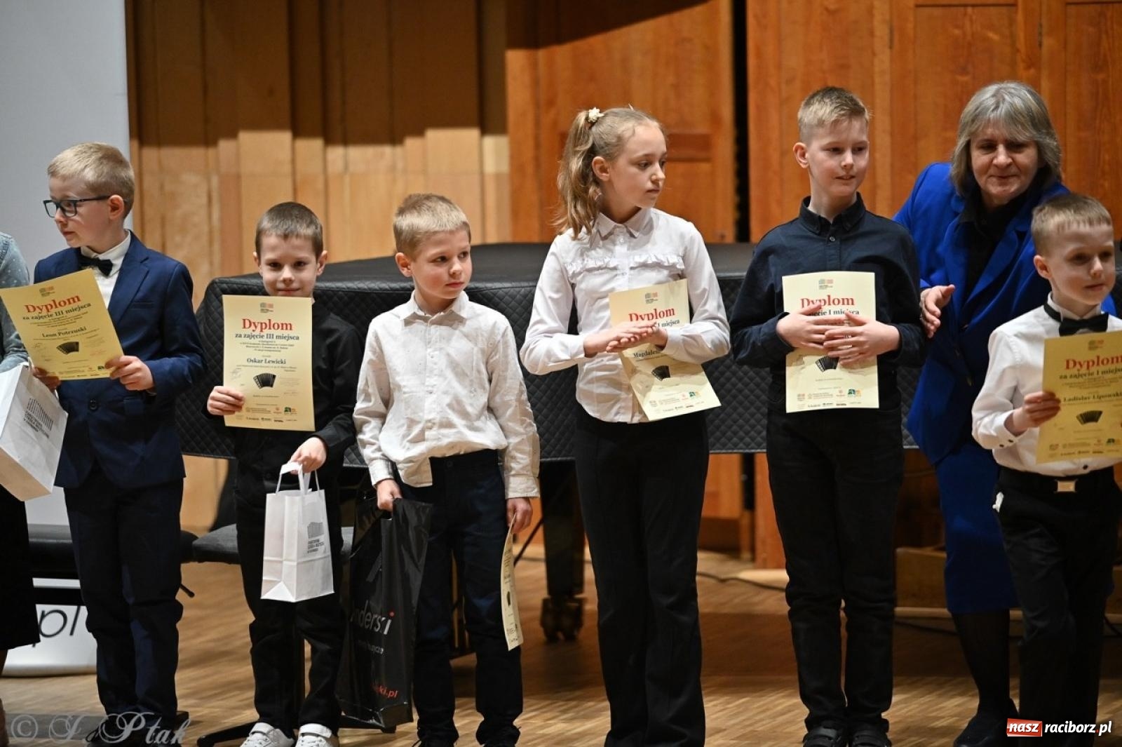 Zdjęcie w galerii na portalu naszraciborz.pl: Laureaci XXVII Konkursu Akordeonowego im. H. Malona zaprezentowali swój talent [FOTO i WIDEO] wiadomości z regionu